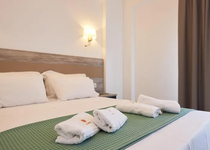 Siblings * Nikiti (Sithonia)