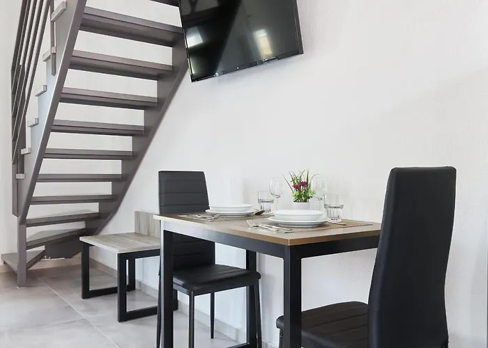 Siblings * Nikiti (Sithonia)