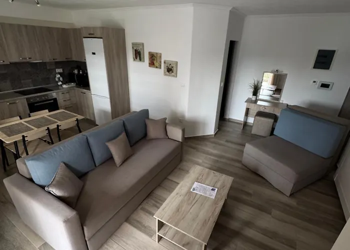 Siblings * ניקיטי